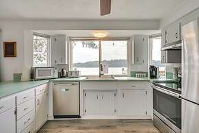 Serene Shelton Sanctuary w/ Private Beach & Kayaks
