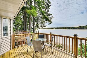 Serene Shelton Sanctuary w/ Private Beach & Kayaks