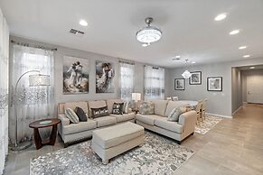 Central Casa Grande Home in Quiet Neighborhood