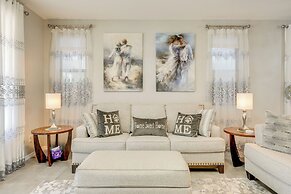 Central Casa Grande Home in Quiet Neighborhood