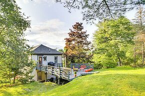 3 Mi to Boothbay Harbor: Coastal Colorful Home!