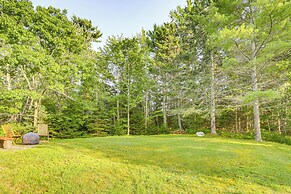 3 Mi to Boothbay Harbor: Coastal Colorful Home!