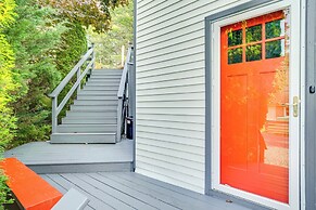 3 Mi to Boothbay Harbor: Coastal Colorful Home!