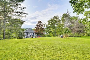 3 Mi to Boothbay Harbor: Coastal Colorful Home!