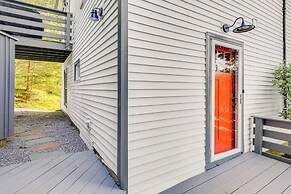 3 Mi to Boothbay Harbor: Coastal Colorful Home!