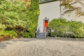 3 Mi to Boothbay Harbor: Coastal Colorful Home!