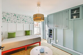 3 Mi to Boothbay Harbor: Coastal Colorful Home!