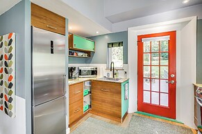 3 Mi to Boothbay Harbor: Coastal Colorful Home!