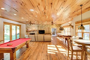 Sprawling Minnesota Home w/ On-site Lake Access