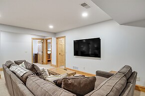 Sprawling Minnesota Home w/ On-site Lake Access