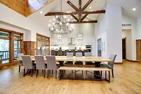 Sprawling Minnesota Home w/ On-site Lake Access