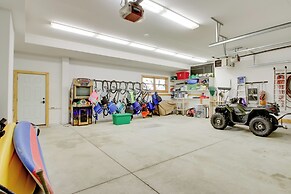 Sprawling Minnesota Home w/ On-site Lake Access