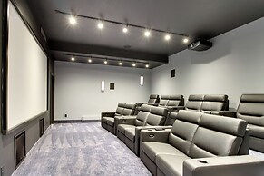 Sprawling Minnesota Home w/ On-site Lake Access