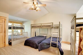 Sprawling Minnesota Home w/ On-site Lake Access