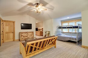 Sprawling Minnesota Home w/ On-site Lake Access