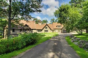 Sprawling Minnesota Home w/ On-site Lake Access