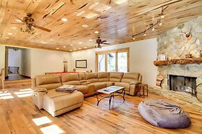 Sprawling Minnesota Home w/ On-site Lake Access