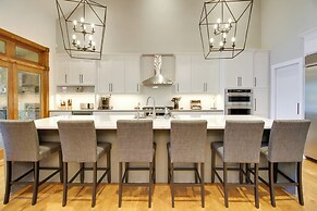 Sprawling Minnesota Home w/ On-site Lake Access