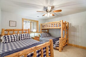 Sprawling Minnesota Home w/ On-site Lake Access