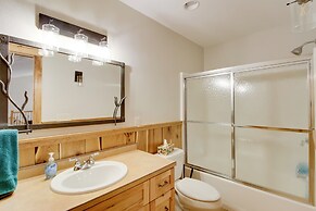 Sprawling Minnesota Home w/ On-site Lake Access