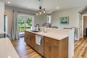 Rock Hall Retreat w/ Balcony Near Park & Marina!