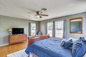 Pet Friendly Home w/ Yard & Grill in Crowell!