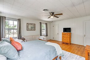 Pet Friendly Home w/ Yard & Grill in Crowell!