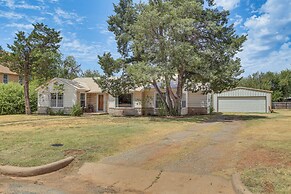Pet Friendly Home w/ Yard & Grill in Crowell!
