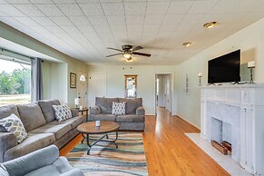 Pet Friendly Home w/ Yard & Grill in Crowell!