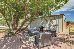 Pet Friendly Home w/ Yard & Grill in Crowell!