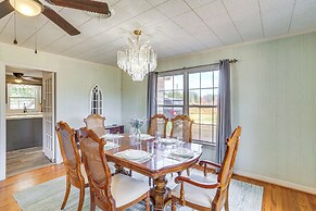 Pet Friendly Home w/ Yard & Grill in Crowell!