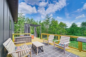 Hot Tub & Mtn Views: Pet-friendly Englewood Cabin