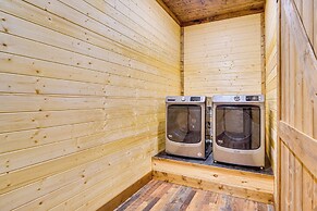 Hot Tub & Mtn Views: Pet-friendly Englewood Cabin