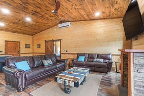Hot Tub & Mtn Views: Pet-friendly Englewood Cabin