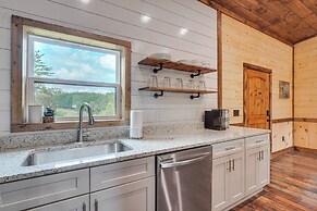 Hot Tub & Mtn Views: Pet-friendly Englewood Cabin
