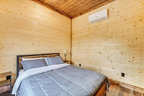 Hot Tub & Mtn Views: Pet-friendly Englewood Cabin