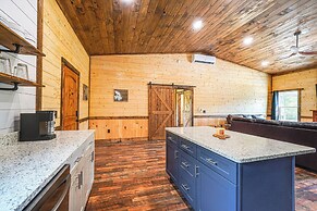 Hot Tub & Mtn Views: Pet-friendly Englewood Cabin