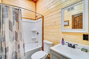 Hot Tub & Mtn Views: Pet-friendly Englewood Cabin