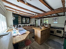 Idyllic Historic Thatched Cottage Hardy's Dorset