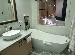 G Pinnacle Signature Hotel