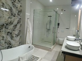 G Pinnacle Signature Hotel