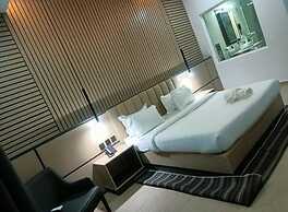 G Pinnacle Signature Hotel