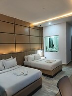 G Pinnacle Signature Hotel