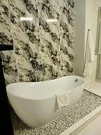 G Pinnacle Signature Hotel