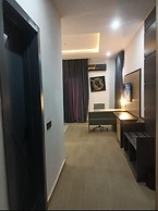 G Pinnacle Signature Hotel