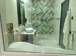 G Pinnacle Signature Hotel