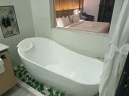 G Pinnacle Signature Hotel