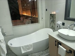 G Pinnacle Signature Hotel