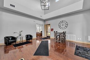 Luxurious 1 Bed 1 Bath Apartment At The Meadows-Pet Friendly by FlexHa