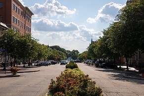 Chic 1br/1ba Midtown Apartment 1 Bedroom Apts by RedAwning